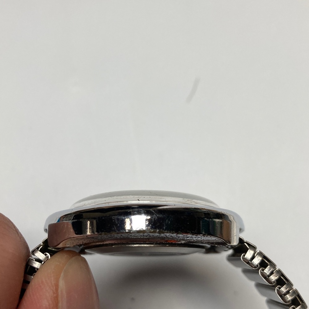 Vintage Timex black dial watch, works, stainless stretch bracelet - Picture 11 of 15